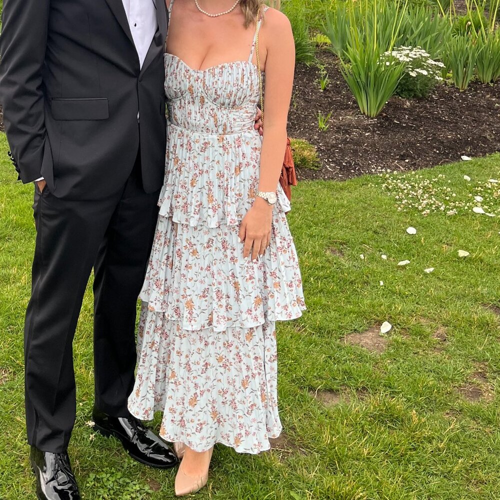 Lulus Size Small Spring/Summer Light Blue Pleated and Tiered Formal Dress